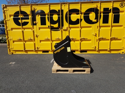 New - Digging Bucket DB11 700mm wide, 400L capacity on S60 with cutting edge